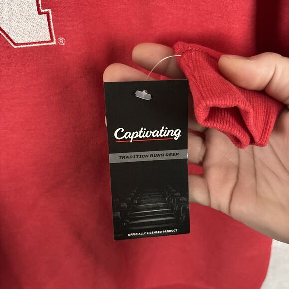 Nebraska CornHuskers Crewneck Sweatshirt Pullover Red Size Medium NWT - Picture 3 of 6